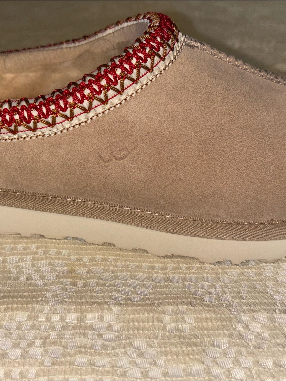 UGG Women's Chestnut Suede Mule Slippers with Red Trim Size 7 BRAND NEW - Picture 11 of 14
